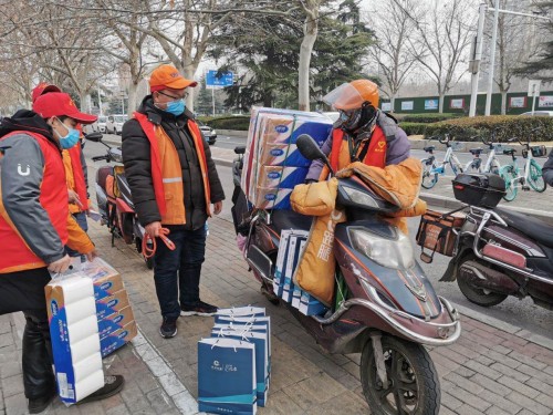 UU跑腿組建“物資保障隊”，為醫(yī)護人員家庭配送暖心包裹
